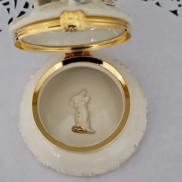 Disney Treasures Box - Picture 2 of 8